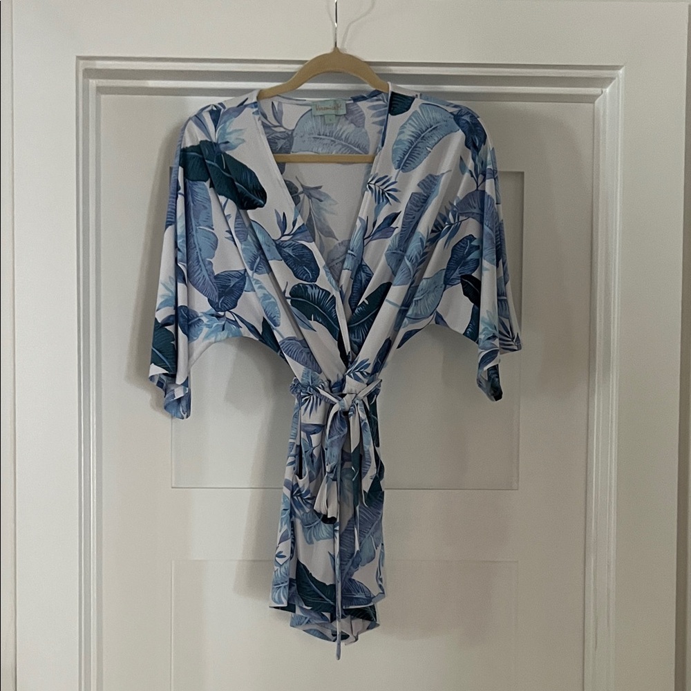 Blue and White Leaf Print Kimono